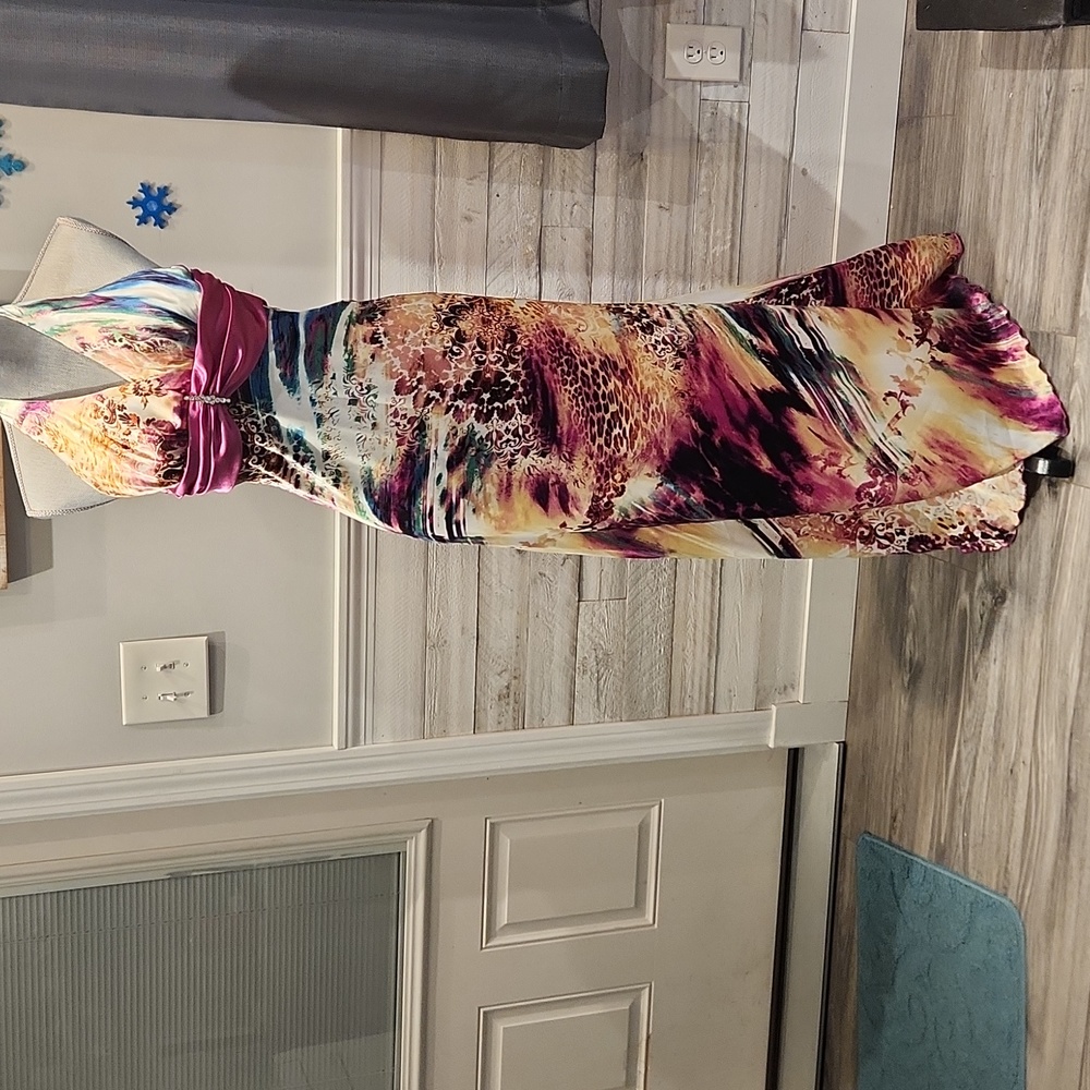 EUC Taboo Women's sz 9/10 sleeveless Lined multi colored Prom Dress w/back tie